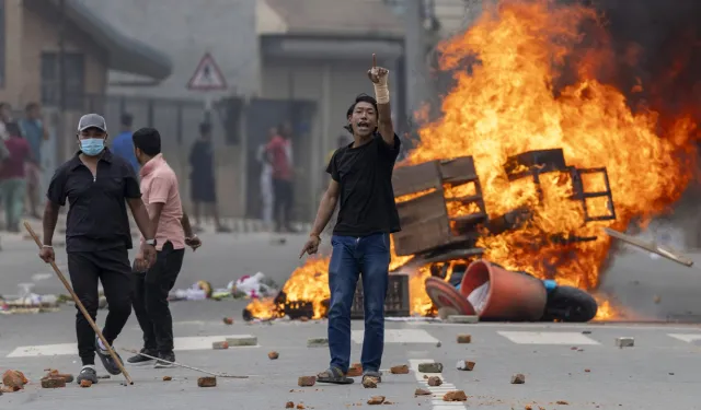 Görüş: Nepal ateş çemberinde! Krizin arkasında kimler var?