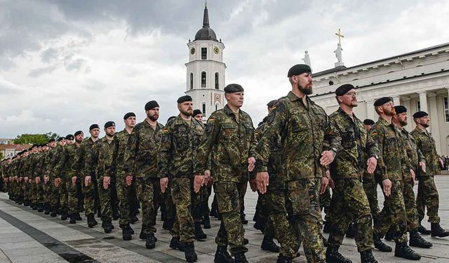 Peter Schwarz: Almanya, Rusya ile savaşa girmeye hazırlanıyor