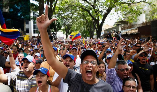 Sömürgeci ABD’nin kibri Latin Amerika’da duvara tosluyor