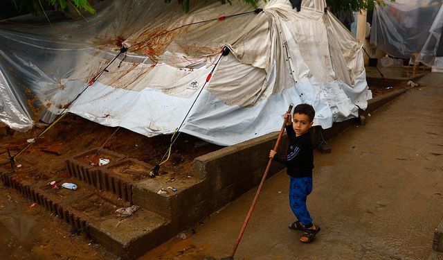 Hamas garantörlere çağrı yaptı: Çadırlar sular altında, milyonlar açıkta