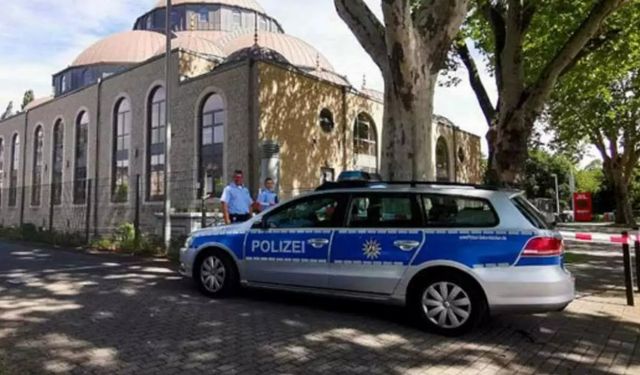 Almanya'da camiye saldırı hazırlığı: Çok sayıda müslümanı vuracaklardı