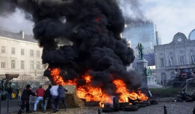 Avrupa'nın göbeğinde çiftçi öfkesi: Brüksel sokakları savaş alanına döndü