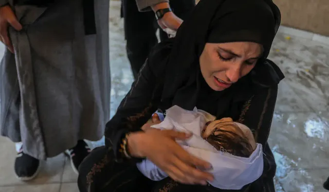 Gazze'de fırtına çadır kamplarını sular altında bıraktı! Bir bebek donarak öldü