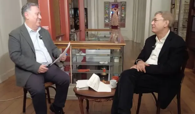 Batı'nın gönüllü kölesi Orhan Pamuk