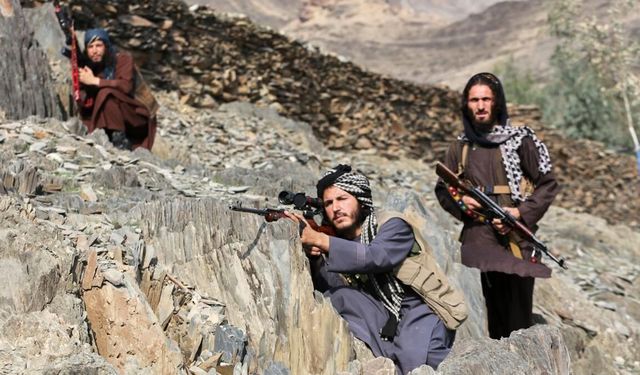 Pakistan-Afganistan sınırındaki çatışmalar sürüyor