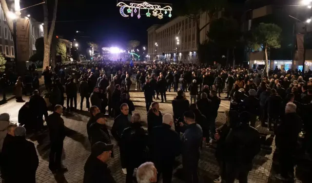 Tiran'da İsrail dostu lider Rama istenmiyor