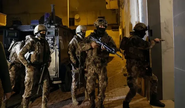 Aden'de Başkanlık Sarayı'na baskın teşebbüsü