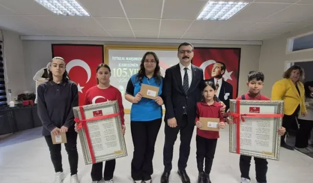 Kemalist medya, Osmanlı Türkçesi İstiklal Marşı'nı hedef aldı: Elifi görseler değnek sanacaklar