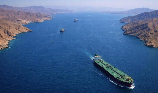 ABD ablukası sonrası Hürmüz Boğazı ticari geçişlere açıldı