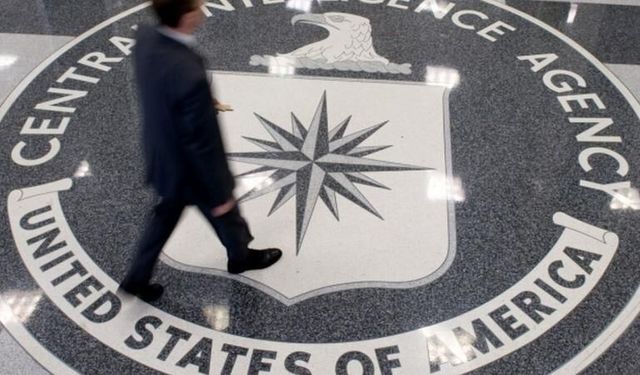 Eski CIA Başkanı: "İran kafamıza silah dayadı"