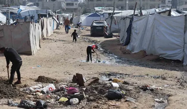 Gazze’de çocuklar çöp yığınları arasında hayat mücadelesi veriyor