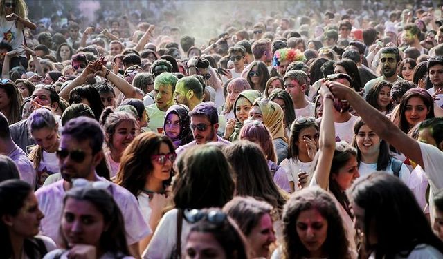 Türkiye'de gençlerin nüfustaki payı yüzde 14,8’e geriledi