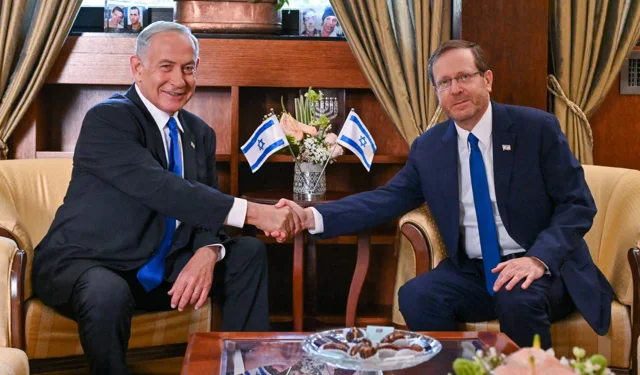 Netanyahu'yu kurtarmak için iş adamları devreye girdi
