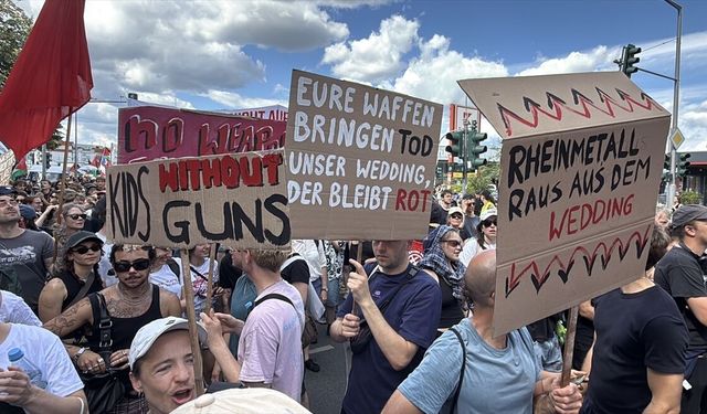 Berlin'de İsrail'e silah satan şirkete eyleme devam: Çok sayıda aktivist gözaltında