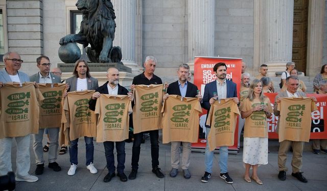 İsrail'e silah ticareti yasağı için İspanya meclisi önünde eylem yapıldı