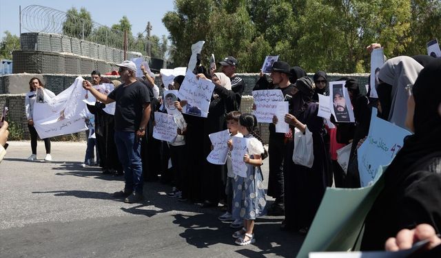 Kuneytra'da İsrail'in kaçırdığı Suriyelilerin ailelerinden BM  önünde protesto