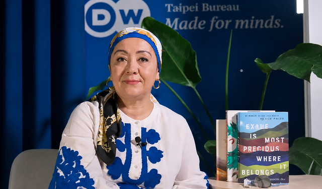 Doğu Türkistan'daki zulmü haberleştiren Gülçehre Hoca'nın ailesi baskı altında