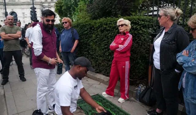 Pisliğe batmış Batı, çareyi İslam'a saldırmakta arıyor