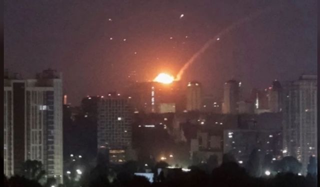 Rusya, gece yarısı Kiev'i bombaladı