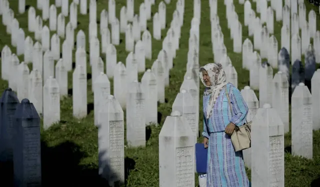 Srebrenitsa soykırımında 1000'den fazla kişinin cenazesi hala bulunamadı