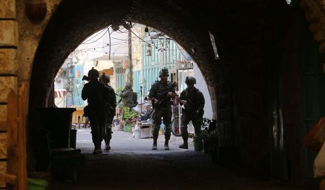 İsrail Mugayyir'i ablukaya aldı