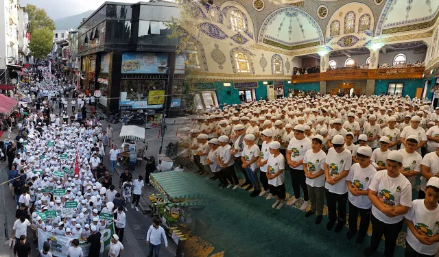 Bursa’da yüzlerce çocuk “Hayat Namazla Güzeldir” programında buluştu