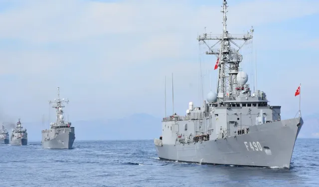 Türkiye İsrail'in savaş gemilerine geçit vermedi