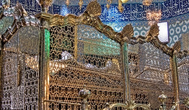 Mukaddesata alenen saygısızlık: Sahabe kabirlerinin dibinde piyango ve tuvalet