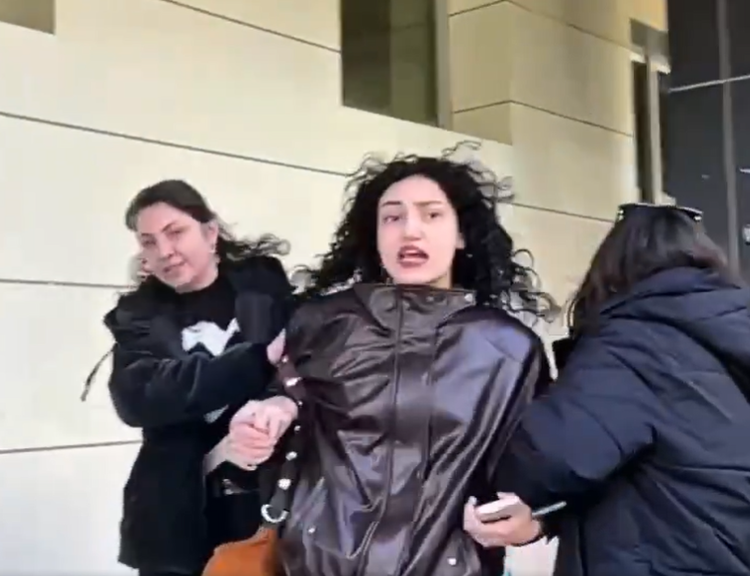 Gökkuşağı faşistleri yaka paça dışarıya atıldı