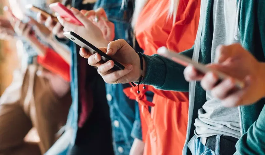 Küresel güvenlik tehdidi olarak sosyal ağlar ve dezenformasyon