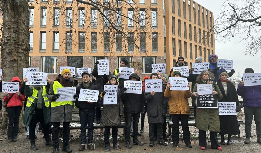 Berlin'de yaşayan İsraillilerden Filistin'e destek gösterisi