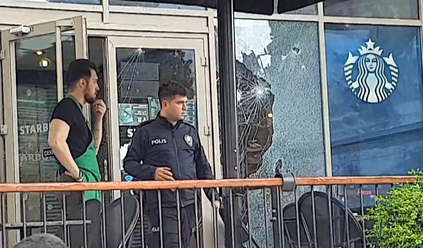 Devlet müdahale etmeyince halk harekete geçti: Starbucks'a saldırı