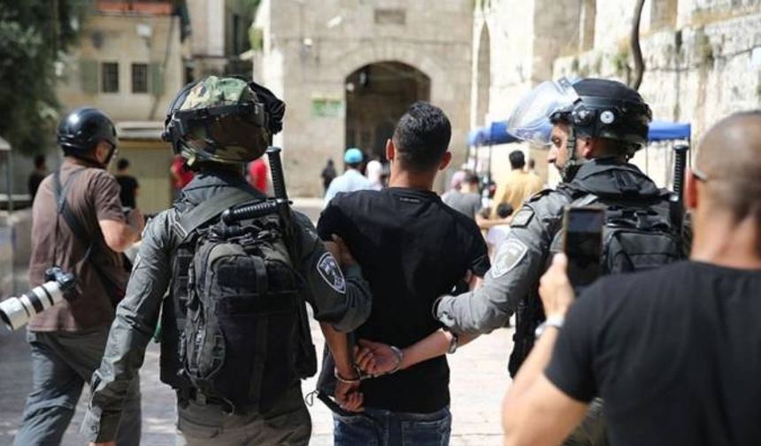 Batı Şeria'da terörist İsrail baskınları:  İki Filistinli gözaltına alındı