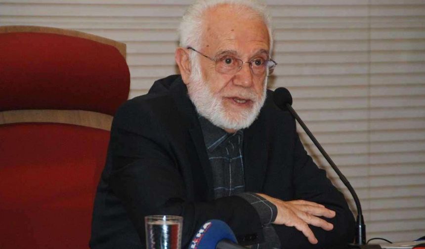 İhsan Süreyya Sırma: "Haçlılar 100 sene Anadolu'yu kan gölüne çevirdi ama okutulmuyor"