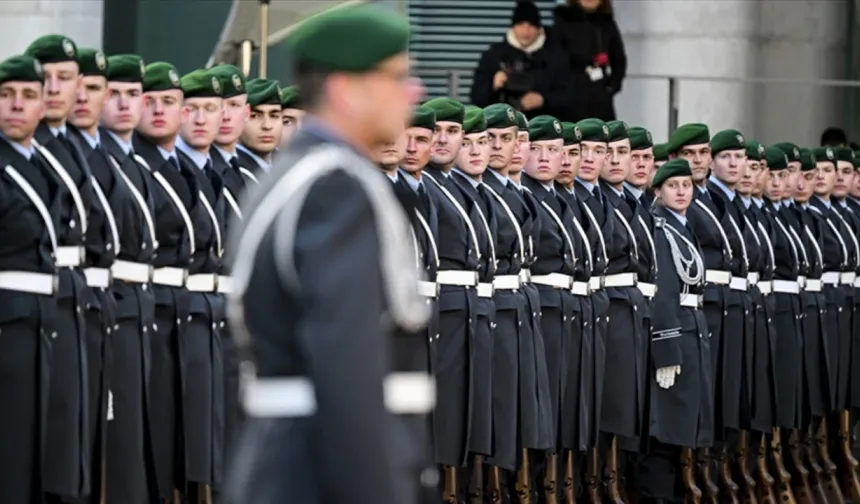 Ordusu, sanayisi ve nesilleriyle Alman militarizmi dönüyor