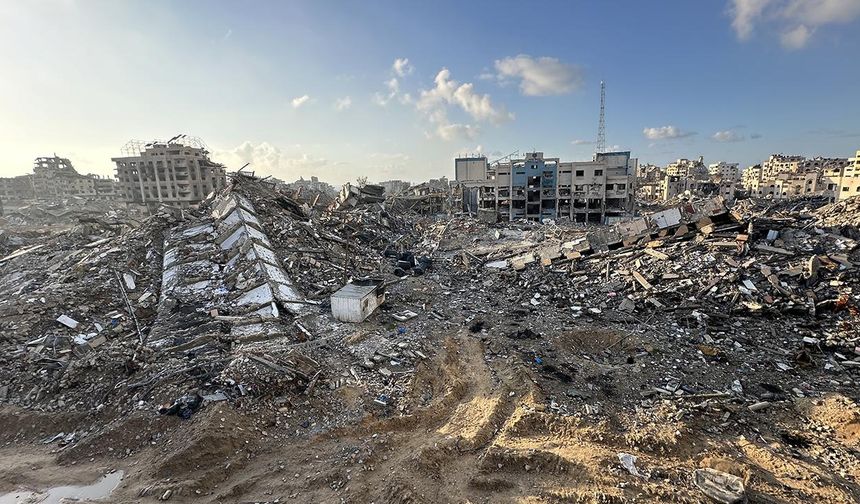 Terörist İsrail'in bombaları Gazze'yi füze yığınına çevirdi