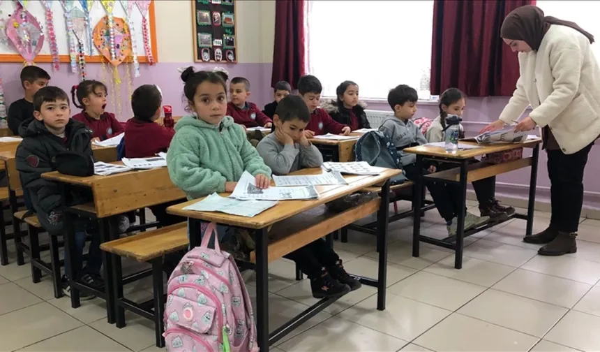 Ahlâkî değerleri önceleyen bir eğitim sistemimiz olmalı