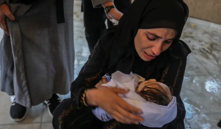 Gazze'de fırtına çadır kamplarını sular altında bıraktı! Bir bebek donarak öldü