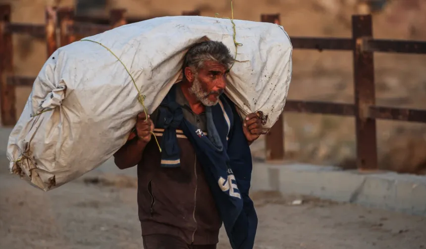 İsrail’in genişleyen “Sarı Hat” uygulaması Gazze’de mahalleleri işgal etti, aileleri yerinden etti