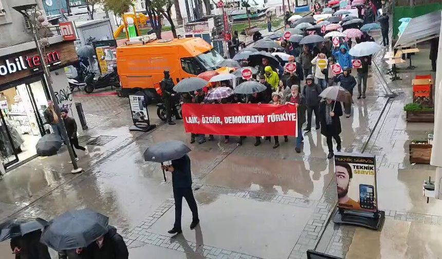 Laik yobazların Ramazan hazımsızlığı dinmedi: İzmir'de Ramazan karşıtı yürüyüş