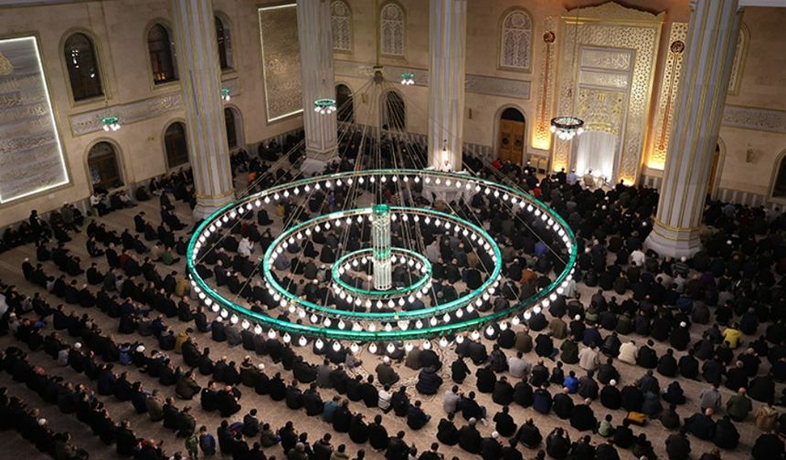 Ramazanın müjdecisi Berat Kandili idrak edildi