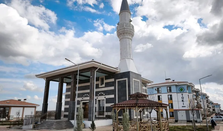 Diyarbakır'daki TOKİ yerleşkesinde 1 yıldır ezan okunmuyor: Cami hazır kapılar kapalı