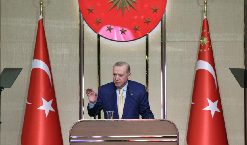 “Hezeyanlarına gülüp geçiyoruz”