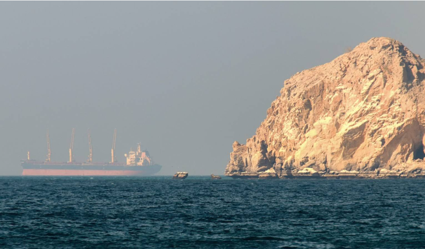 İran'dan, Hürmüz Boğazı'nda askeri tatbikat