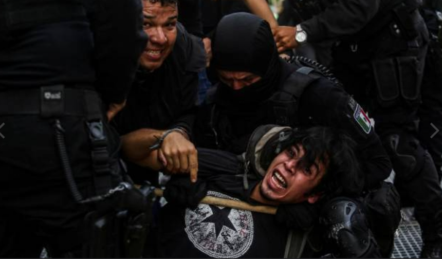 Meksika sokakları savaş alanına döndü