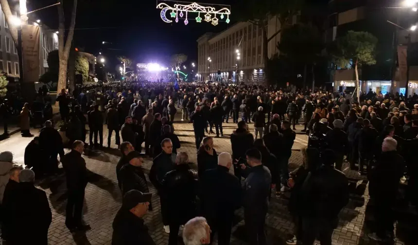 Tiran'da İsrail dostu lider Rama istenmiyor