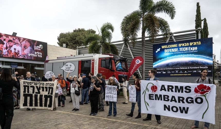 Tel Aviv'deki silah fuarında Gazze soykırımına protesto