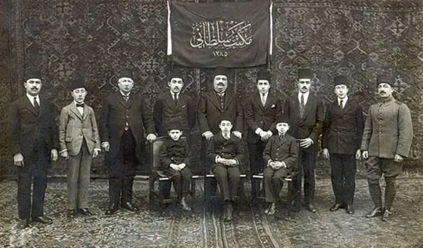 Sene-i devriyesinde Osmanlı Hanedanı'nın sürgüne gönderilmesi