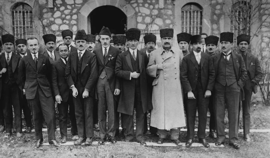 "Hilafetin kaldırılmasının ardında İslam düşmanlığı yatıyor"