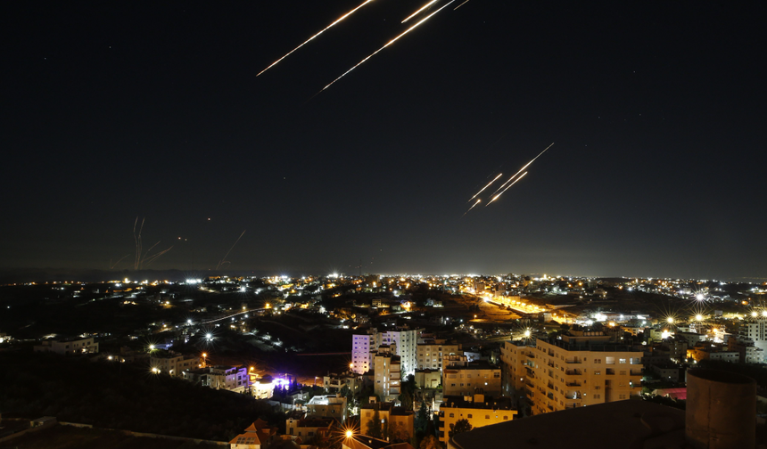 İran'dan İsrail’e yeni füze saldırı dalgası başlatıldı